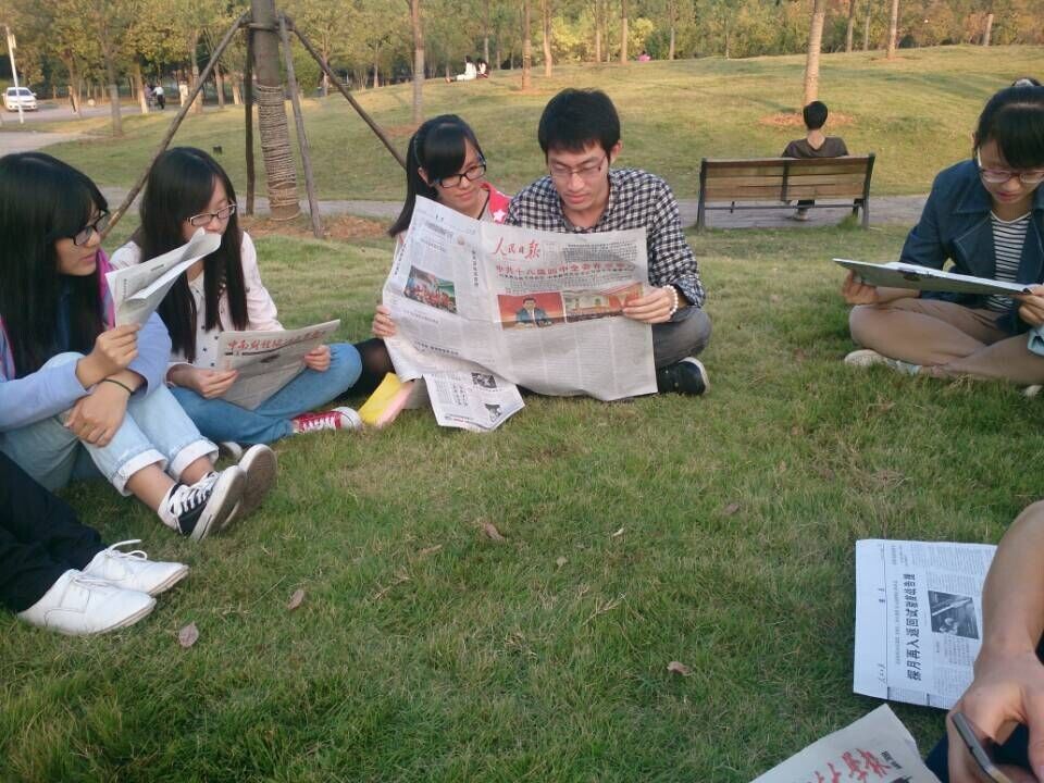 威尼斯wns8885556中国2012级党支部学习贯彻十八届四中全会精神