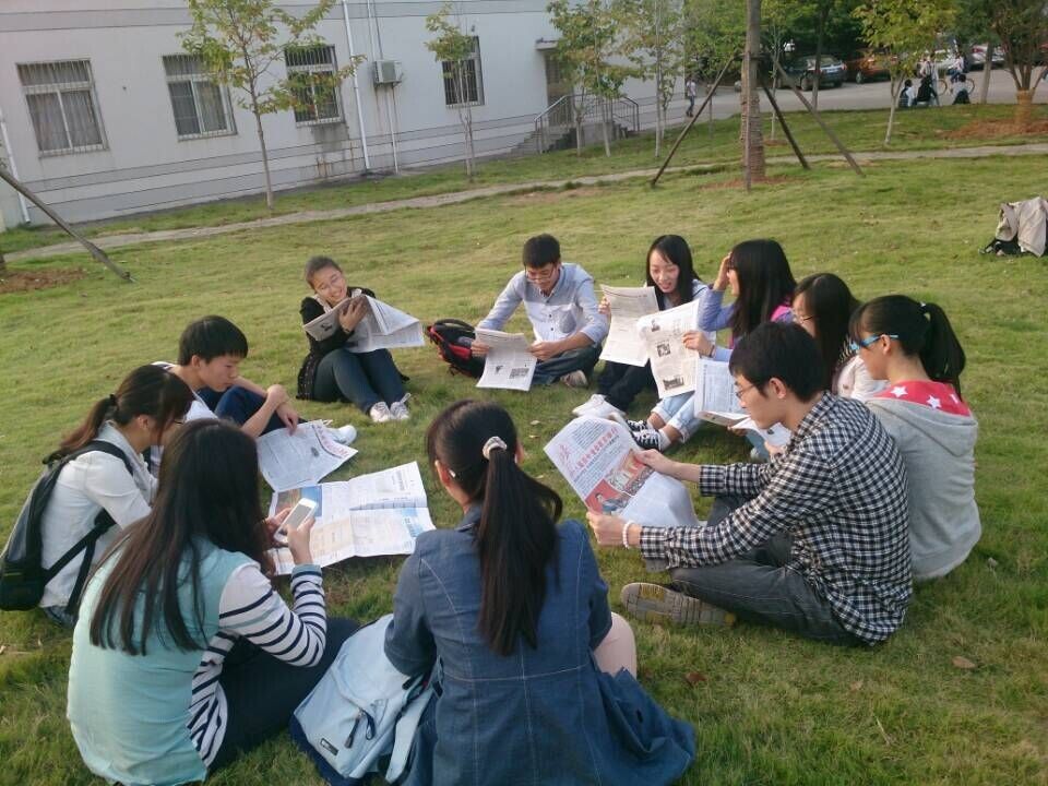 威尼斯wns8885556中国2012级党支部学习贯彻十八届四中全会精神