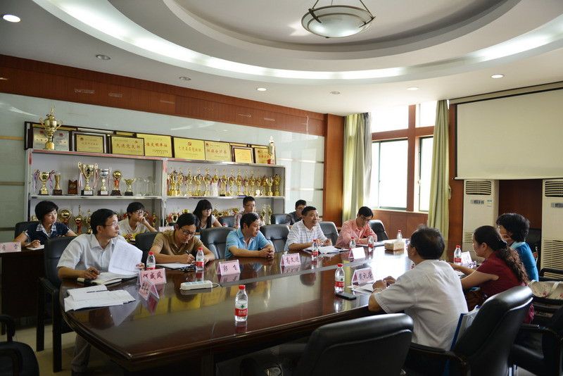威尼斯wns8885556中国举行65周年校庆返校校友座谈会